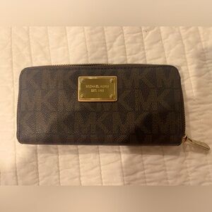 Classic MK logo wallet like new